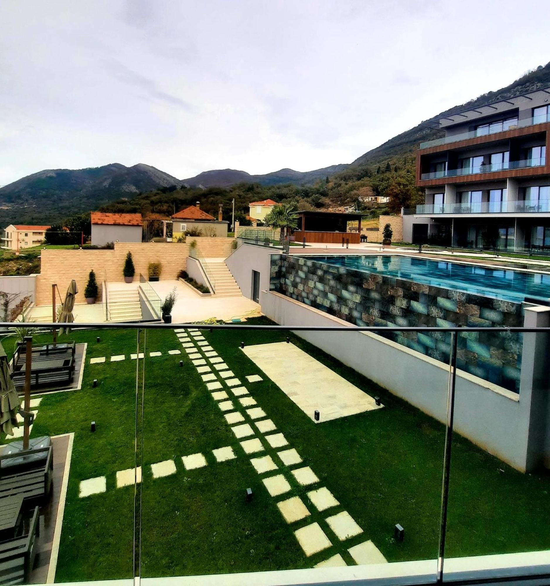 Royal Blue Resort & Residences Tivat Exterior foto