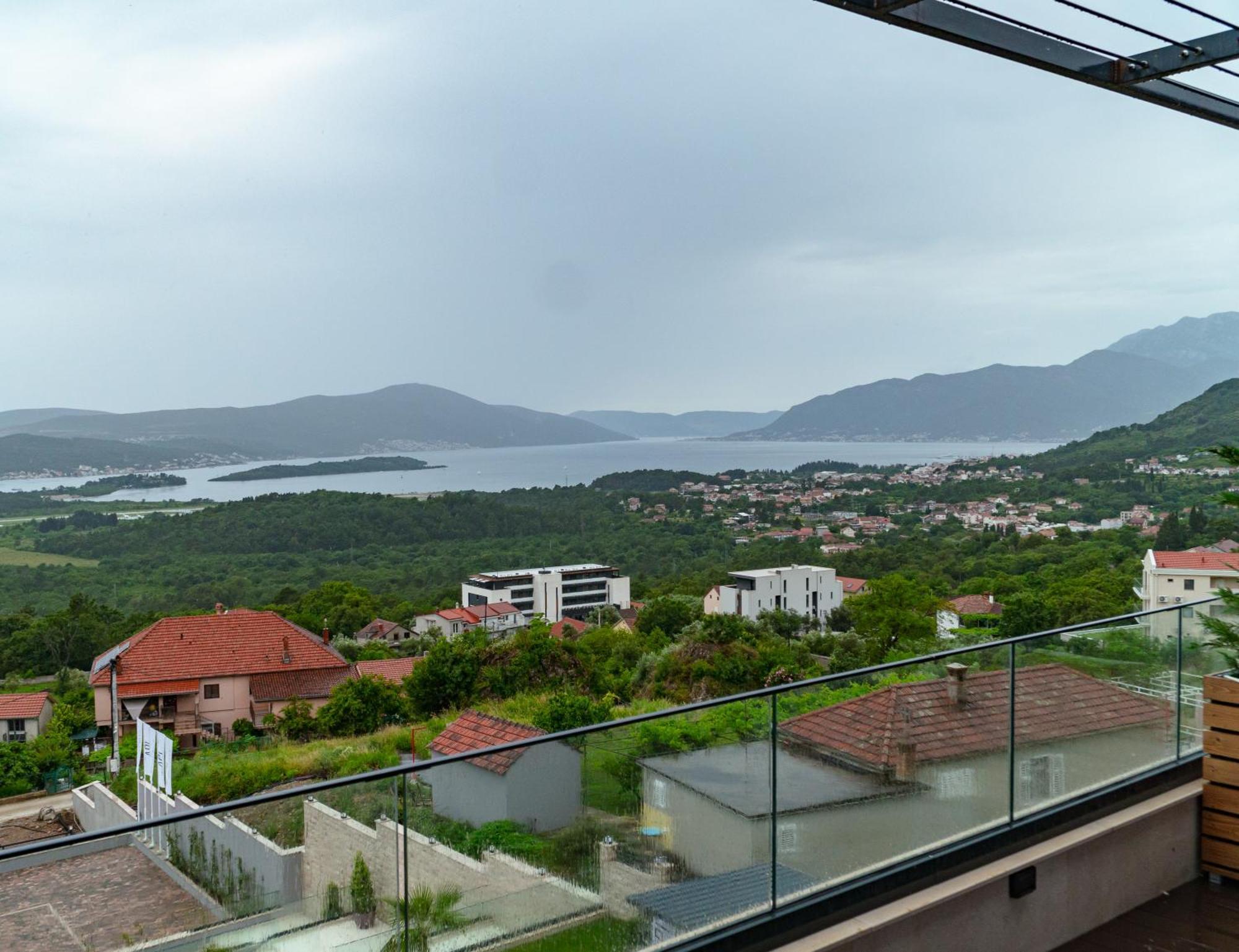 Royal Blue Resort & Residences Tivat Exterior foto